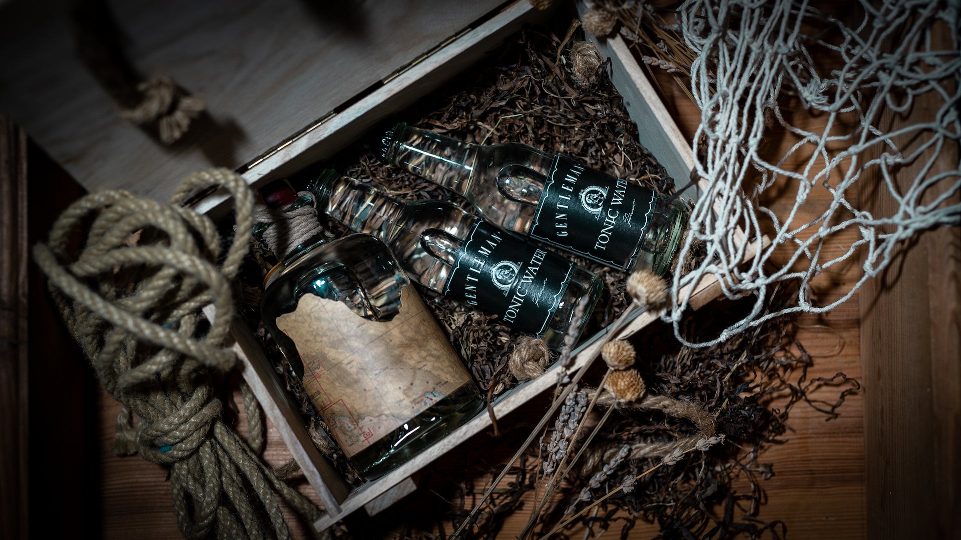 Navis Gin Geschenkset – 0,5 Liter Gin & 2 Flaschen Gentleman's Tonic